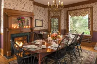 The Yellow House on Plott Creek Hotels in Waynesville