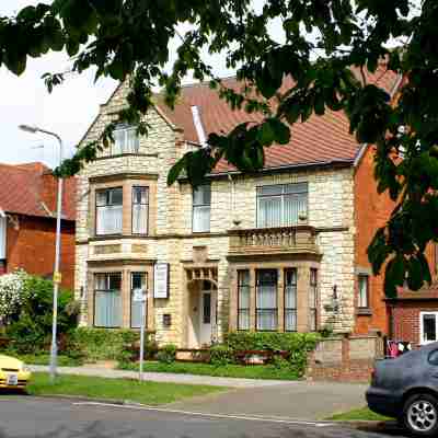 Lyndene Holiday Apartments Hotel Exterior