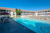 Redding, CA - South Hotels in Anderson