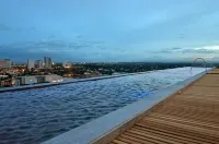Azumi Boutique Hotel - Rooftop Pools