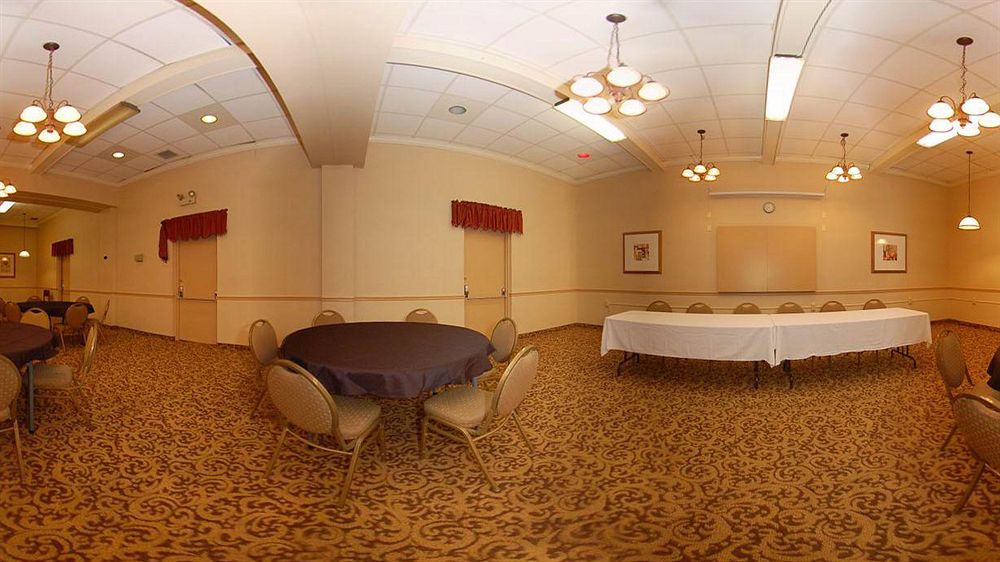 Quality Inn & Suites North Youngstown Area