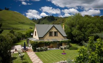 The Last Straw Cottage Nelson