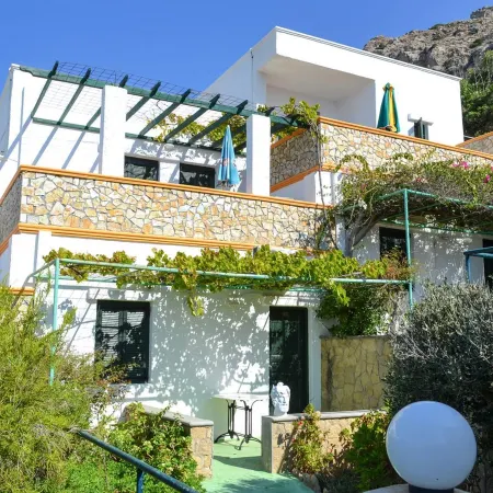 Hotel Finiki View