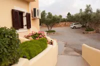 Berdoussis Hotel - Parking