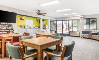 Quality Inn & Suites Metropolis I-24