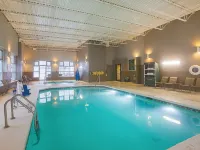 La Quinta Inn & Suites by Wyndham Detroit Utica Hotels in Utica