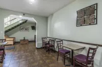 Econolodge Huntsville - พร้อมอาหารเช้า