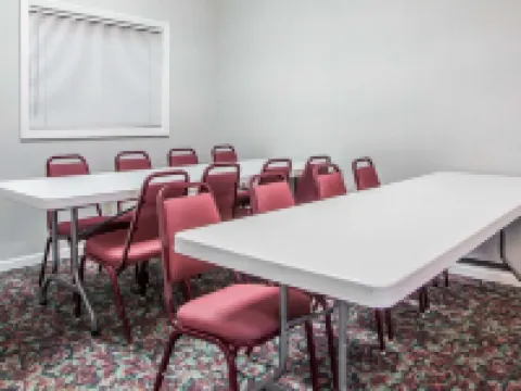Econo Lodge Jefferson City Hotels in Cole County