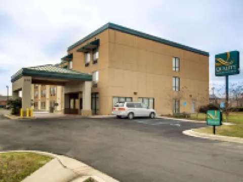 Quality Inn & Suites Hotels in Forrest County