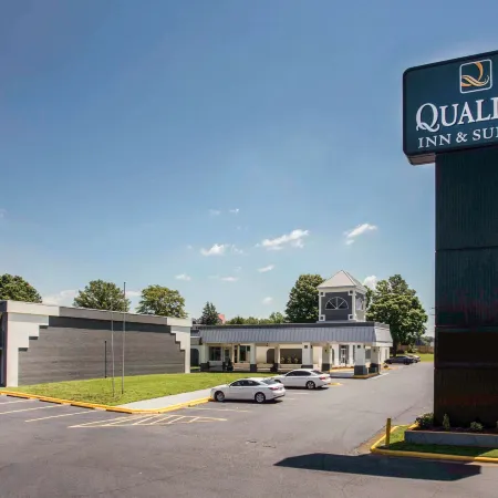 Quality Inn & Suites University Area Отели рядом с достопримечательностью «Торговый центр Tryon»