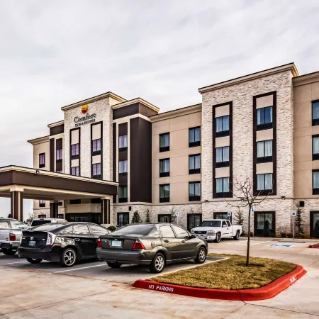 Comfort Inn & Suites Oklahoma City South I-35 Отели рядом с достопримечательностью «Торговый центр "Кроссроудз"»