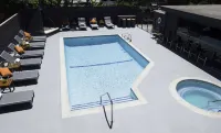 Oc Hotel - Pools