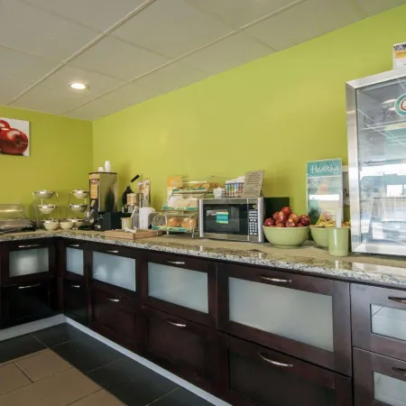 Quality Inn & Suites Airport