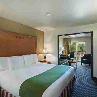 Oxford Suites Yakima Rooms