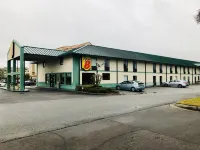 Super 8 by Wyndham Valdosta GA I-75 فنادق في فالدوستا