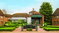 Stratford Manor Hotel Hotels near Maybird Shopping Park