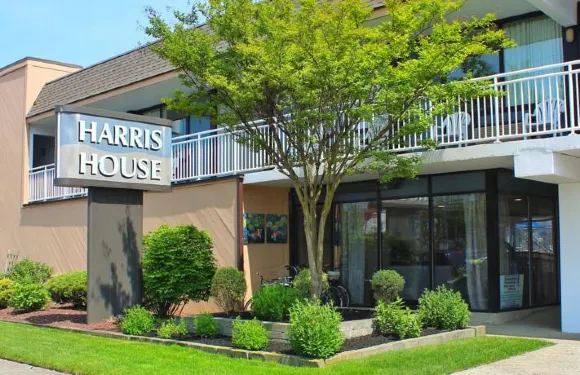 海邊哈里斯之家酒店