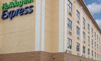 Holiday Inn Express & Suites Plant City