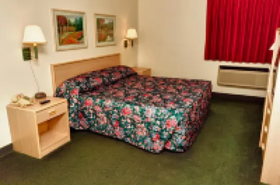 ซูเปอร์ 8 บาย วินด์แฮม แบลนดิง