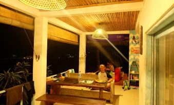 Dikaloha Medewi Surfcamp