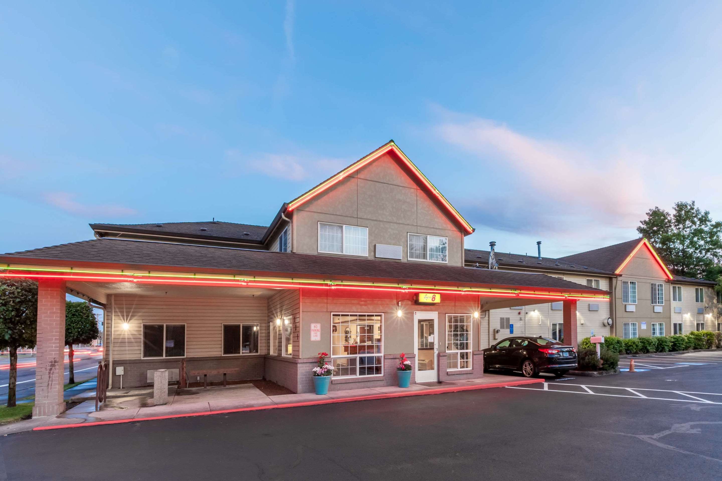 Super 8 by Wyndham Gresham/Portland Area or