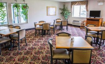 Quality Inn & Suites Woodstock Near Lake Geneva