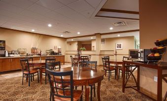 La Quinta Inn & Suites by Wyndham Lackawanna