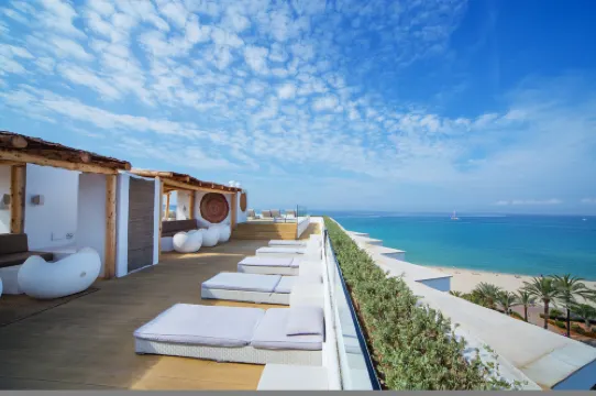 HM Tropical โรงแรมในกานปาสติยา