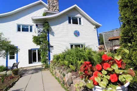 Auberge Fleurs de Lune Отели в г. Шарлевуа-Эст