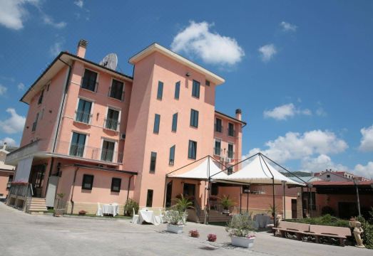 Hotel Leon - Ristorante Al Cavallino Rosso - Housity