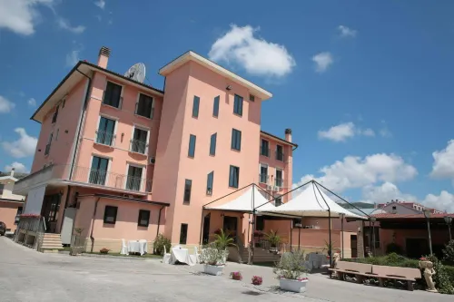 Hotel Leon - Ristorante Al Cavallino Rosso - parking