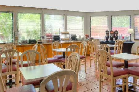 Slackline Moab, Outset Collection by Hilton