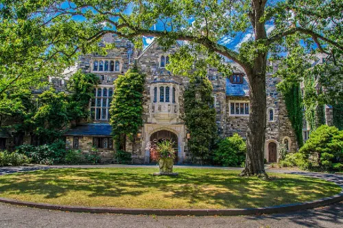 The Castle at Skylands Manor Hotel a Ringwood