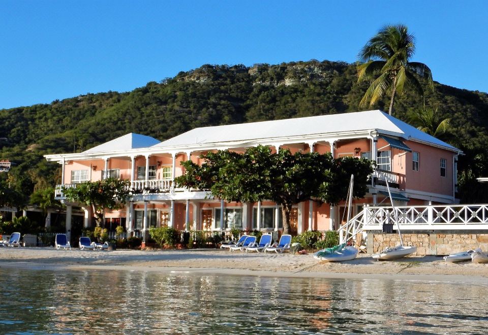 Catamaran Hotel Marina - Housity