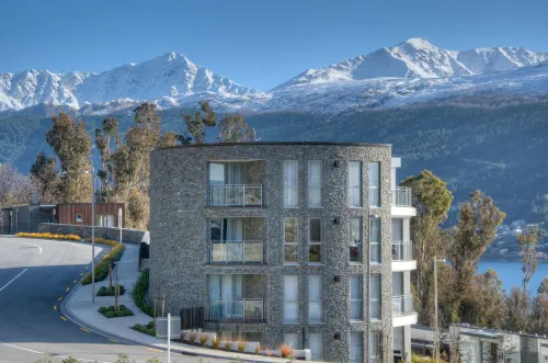 Queenstown Village Apartments - Apartments