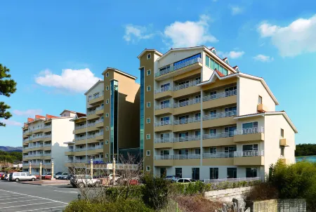 Sungho Resort Отели рядом с достопримечательностью «Гробница Вонсон-вана в Кёнджу»