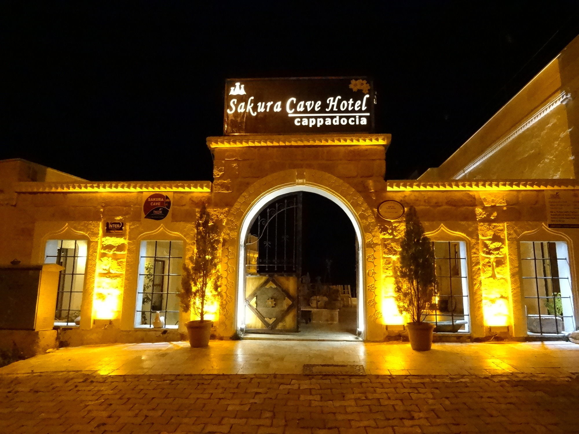 Emit Cave Hotel