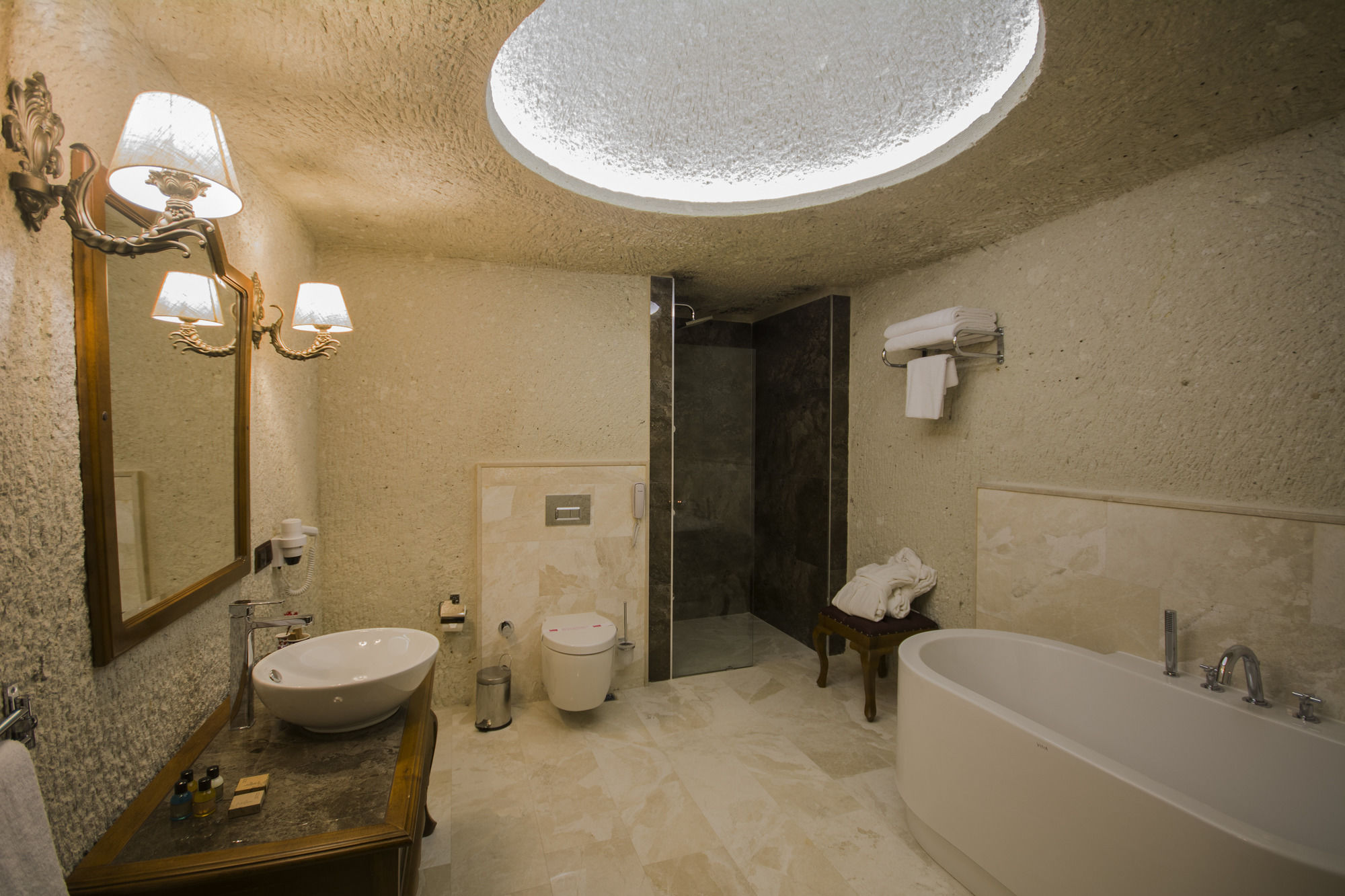 Artemis Cave Suites