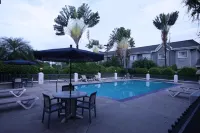 Metrotel Express Hotels in La Lima