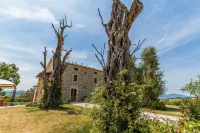 Tenuta Borgo Santa Cecilia โรงแรมใกล้Antico borgo medievale di Compignano