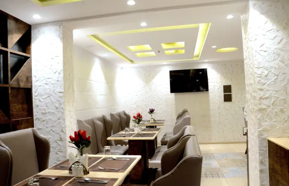 FabHotel Prime Supreme Grande 距離卡蘭古特海灘600米