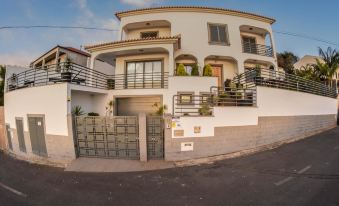 House with 3 Bedrooms in Funchal, with Wonderful Sea View, Private Poo