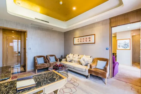 Meizhou Royal Classic Hotel (Jiaying Ancient City Branch)