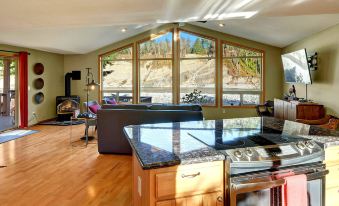 Prospector's Bend - Two Bedroom Home with Hot Tub