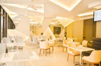 โรงแรม Aura One