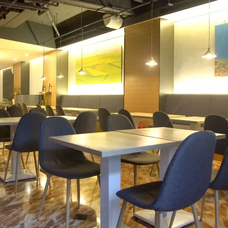 Hub Hotel Отели рядом с достопримечательностью «Станция Neili»