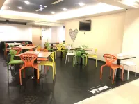 Single Inn Kaohsiung Linsen - فطور