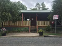 Sandy Hollow Tourist Park Hotels in 