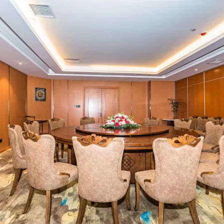Guiyang Wanyi International Hotel (Guanshanhu Park Lincheng West Road Subway Station Branch)