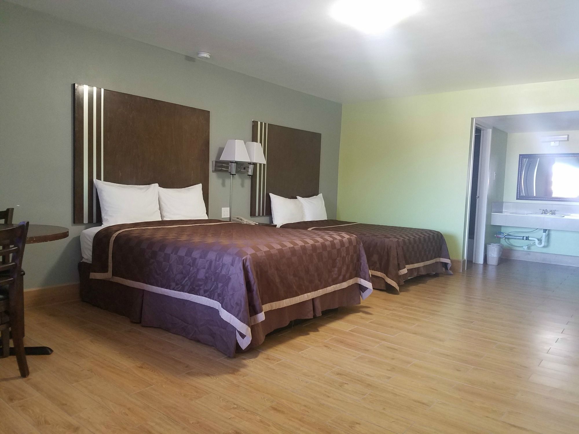 Simple Rewards Inn